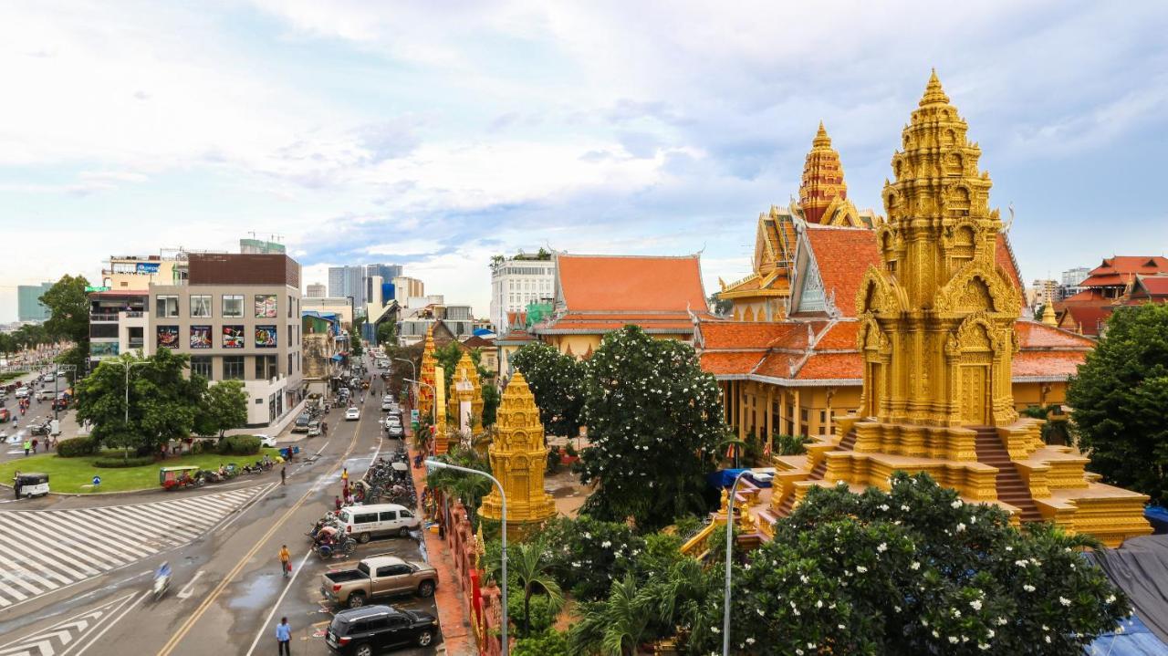 Amanjaya Pancam Suites Hotel Phnom Penh Exteriör bild